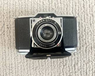 LOT 16 A German Zeiss Ikon Ikonta 35 Model 522/24 Camera with Novar Astigmat Lens. Circa 1948-1954. Starting BID $65.00