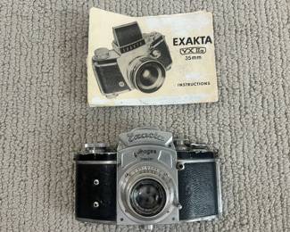 LOT 4 East German Exacta Ihajee Camera. Dresden. Starting BID $80.00