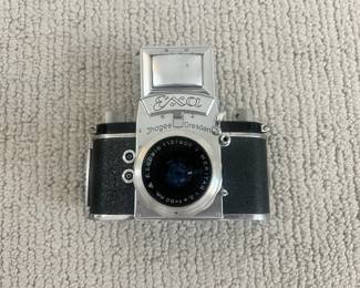 LOT 6 An East German EXA Ihajee Type 4 Camera. Starting BID $ 150.00