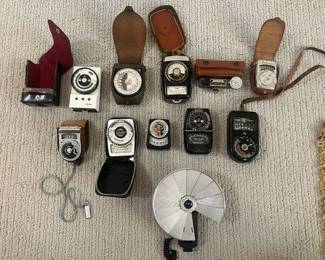 LOT 20 A Group of 10 (TEN) Vitage Miscellaneous Range Finders to Include DeJur, Hugo Meyer, GE, Westin Master and a Goldcrest Portable Flash. Starting BID $100.00
