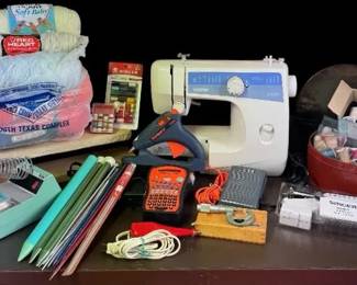Comprehensive Craft Lot Brother LS2125 Sewing Machine, Tool  Textile Treasures with Storage