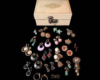 Vintage Estate Jewelry  MultiCompartment Box