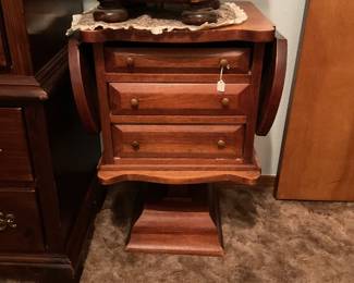 Drop leaf side table-18x17x28 ( 2 leaves 10” each)