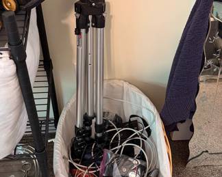 Bogen Manfrotto 3021 Aluminum Camera Tripod with Pan/Tilt Head