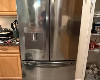 LG French Door Refrigerator LRFWS2906