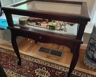Bombay Company Queen Anne Style Display Table