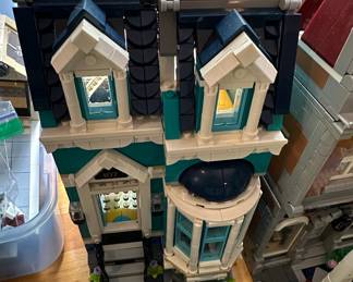 LEGO Creator Expert Parisian Restaurant 10243