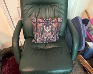 Dark Green Faux Leather Executive Office Chair with Decorative Cat Pillow