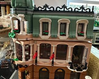 LEGO Icons Boutique Hotel (10297)