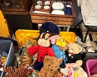 Vintage Picnic Basket Set