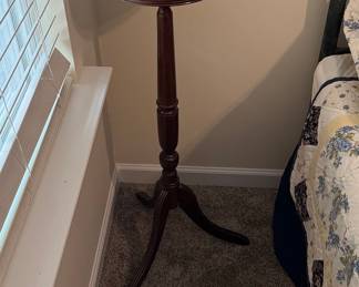 Bombay Company "Mahogany" Pedestal Plant Stand