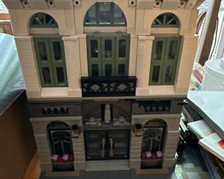 LEGO Creator Expert Parisian Restaurant (10243)