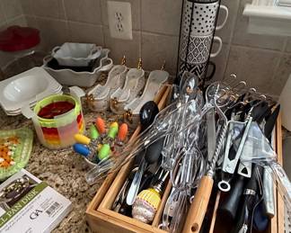 Kitchen Utensil Set in Bamboo Drawer Organizer