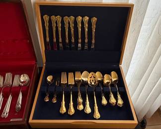 International Silver Co. 85pc 24K Goldplated Flatware Set