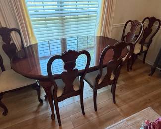 Thomasville Mahogany Dining Table and Chairs Set