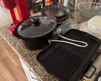 Bella Single Serve Coffee Maker and Cast Iron Grill Pan