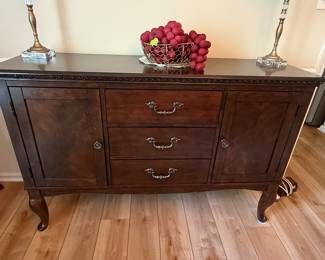 Traditional Dark Wood Sideboard with Three Drawers and Two Cabinet Doors