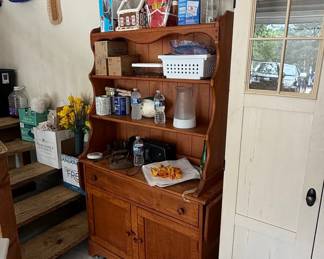 Vintage Ethan Allen Maple Hutch