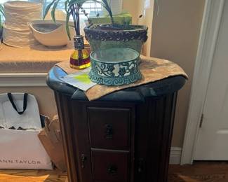 MB side table