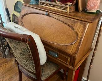 MB desk small