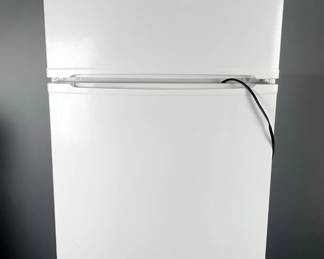 Amana Refrigerator/Freezer With Ice Maker, Model ATB1830ARW, 67" x 30" x 29.25", Powers On 