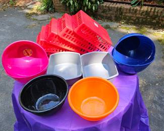 Plastic mixing bowls