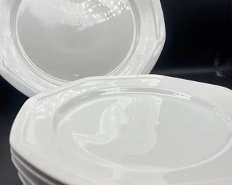 Lot Of 6 Savoir Vivre White Dinner Plates And Serving Platter
