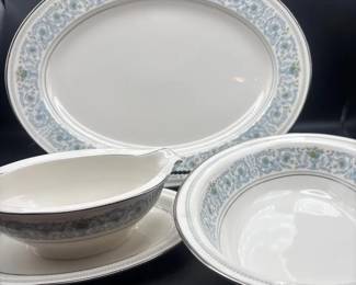Noritake Ivory China Serving Platter And Gravy Boat Set