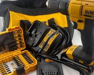 005 DeWalt 29 V Cordless W Case, 2 Batteries, Charger And Accessories