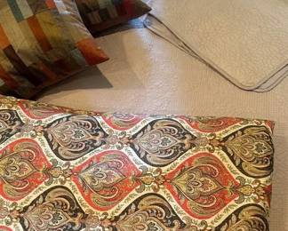 Tan Quilt Queen, 2 Shams And 2 Throw Pillows, 1 Big Pillow And Bottom Of Bed Coverlet