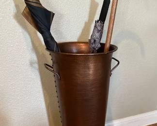 Hammered Brass Umbrella Stand With 2 Umbrellas And Wood Cane