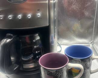 Gevalia 12 Cup Coffee Maker And 2 Mugs