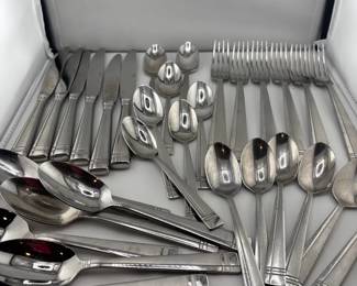 Oneida Flatware Set 38 Pieces