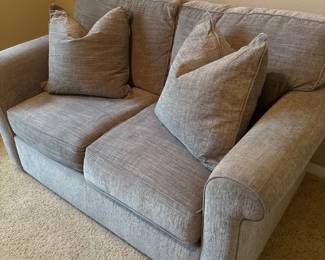 Havertys Love Seat Grey Woven Plus 2 Matching Pillows