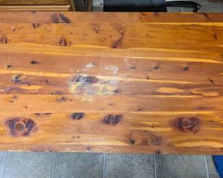 2nd cedar chest, no decorative accents