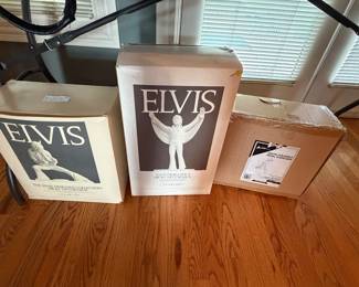 Elvis 1981-1982 Bourbon/Musical decanters