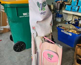 Like new women's golf bag with cover set $100