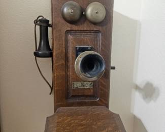 Opens up and has the original innards. $200