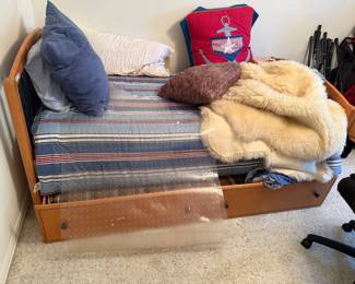 Trundle bed
