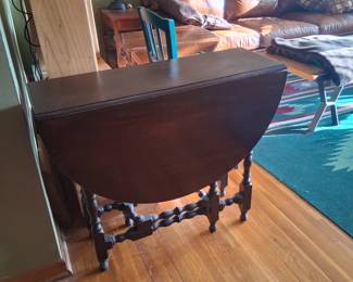 Gateleg table made in Warsaw indiana at Braude Pierce.  $75
