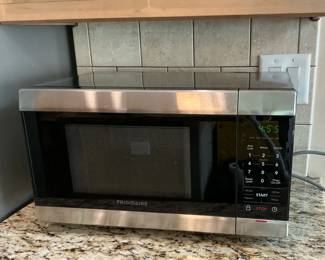 Frigidaire Stainless Countertop Microwave Oven