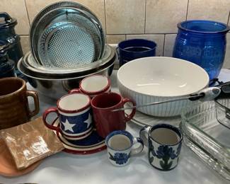 Kitchen Bakeware Mixing Bowls Mugs and Cookware