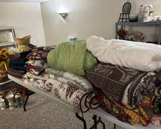 Queen bedding in great condition