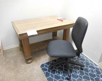 Lot 4 Desk Chair