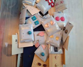 Costume jewelry 