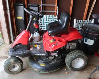 32" Troy Bilt momer, starts immediately and runs well