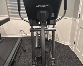 Life Fitness E Elliptical CrossTrainer with GO Console