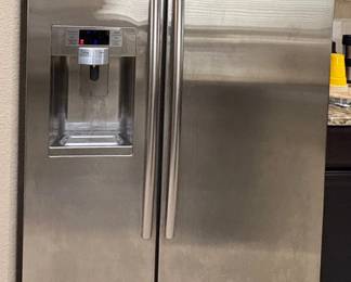 Samsung SidebySide Refrigerator with Ice and Water Dispenser