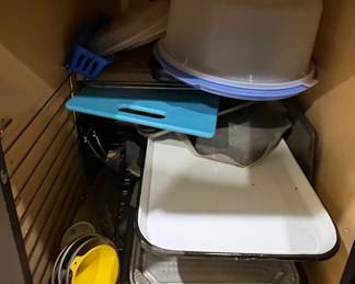 Assorted Bakeware and Kitchenware Set