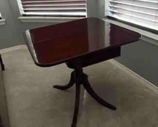Mahogany Duncan Phyfe Style Drop Leaf Pedestal Table